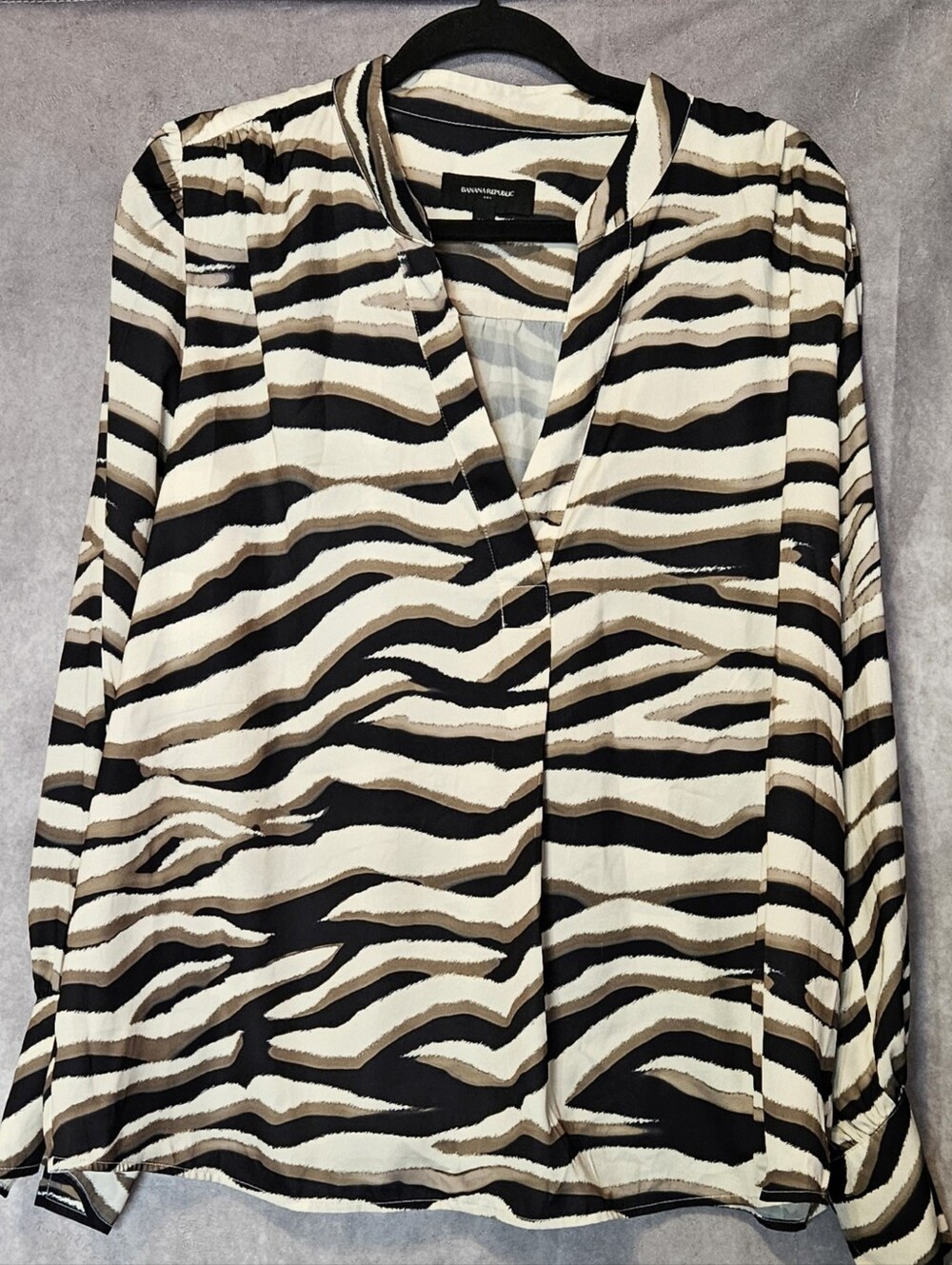 Banana Republic Animal Print Blouse Shirt Top XL Long Flare Sleeve V Neck - Picture 1 of 10